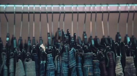 Hanger with jeans Vidéo 61536315