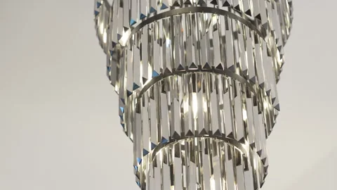 Hanging chandelier forms dramatic crystal stalactites Vídeo Stock 321949744