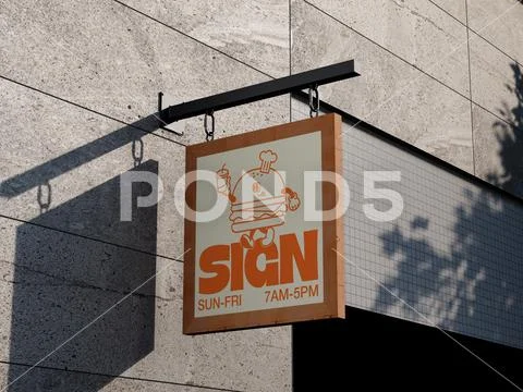 Hanging Sign Mockup Plantilla PSD