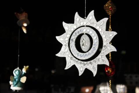 Hanging silver sun object with mirrors Foto stock