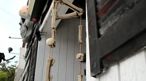 Hanging Skulls 動画素材 12210120