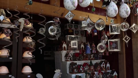 Hanging wind spinners in shop interior Vídeo Stock 332331684