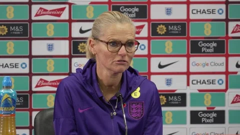 Hannah Hampton could make England return against Australia – Sarina Wiegman Vídeo Stock 320001594