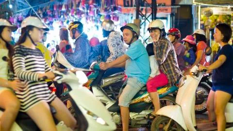 HANOI, VIETNAM - MAY 2014: everyday life on street . Foto stock