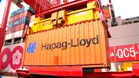 Hapag-Lloyd container being loaded Vidéo 20981390
