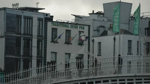Hapenny bridge with people crossing Video stock 170669971