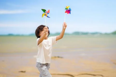 Happy boy playing and running on beach, Summer beach travel Foto stock