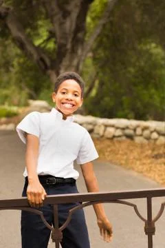 Happy Boy Playing on Fence Foto stock