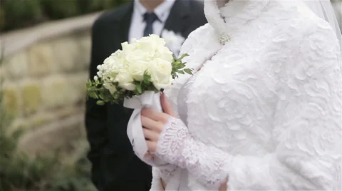 Happy bride and groom posing Video stock 62437484