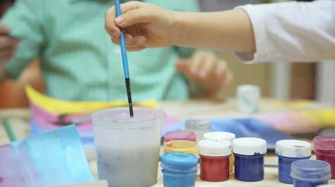 Happy child draws Vidéo 59607599