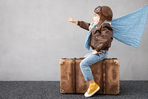 Happy child dreaming about summer vacation and travel Stock-Fotos