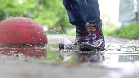 Happy child jumps into a puddle Stock-Footage 132928684
