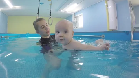 Happy. the child in the pool with the coach.  Видео 82558382