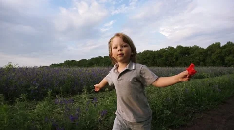 Happy child running on a rural road Stock-Footage 59103106
