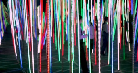 Happy Children Exploring Mirror Maze for Spatial Geometry Research and 库存影片 330955985
