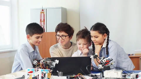 Happy children learn programming using laptops on extracurricular classes Video stock 98086163