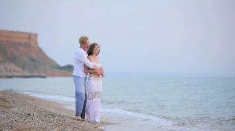 Happy Couple On Beach Vídeo Stock 22420345