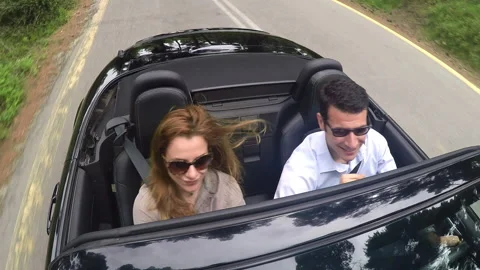 Happy couple in car  Vidéo 210440705