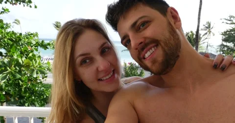 Happy couple caressing on the beach 스톡 동영상 58956982