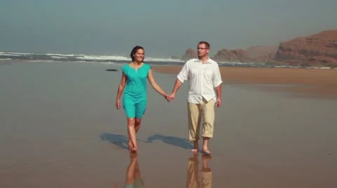 Happy couple dancing on the beach, steadicam shot Stockbeeldmateriaal 10892230