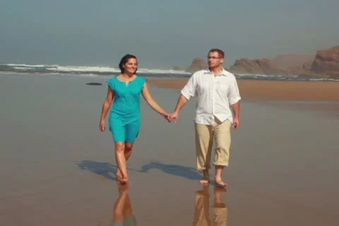 Happy couple dancing on the beach, steadicam shot Stockbeeldmateriaal 10892374