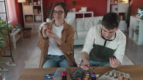 Happy couple enjoy while paint decorative easter egg in living room Stock-Footage 301916312