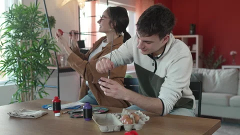 Happy couple enjoy while paint decorative easter egg in living room Stock-Footage 301916646