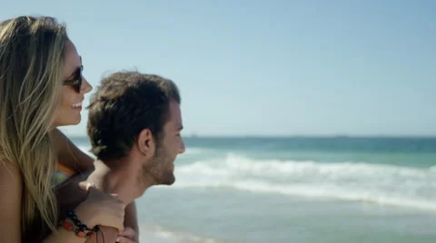 Happy couple having fun on beach Stock-Footage 49580986