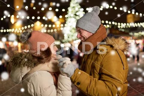 Happy couple holding hands at christmas tree Stock-Fotos