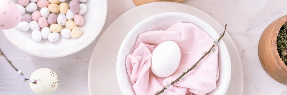 Happy easter and spring holidays time. festive tablescape set decor. traditio Stock Photos