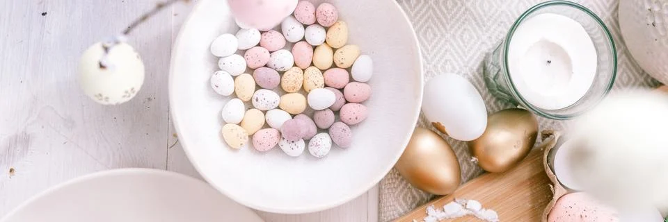 Happy easter and spring holidays time. festive tablescape set decor. traditio Stock Photos