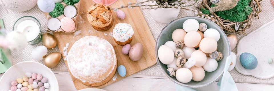 Happy easter and spring holidays time. festive tablescape set decor. traditio Stock Photos
