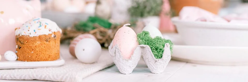 Happy easter and spring holidays time. festive tablescape set decor. traditio Stock-Fotos