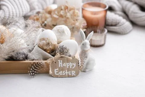 Happy Easter background with pastel-colored decor details. Foto stock