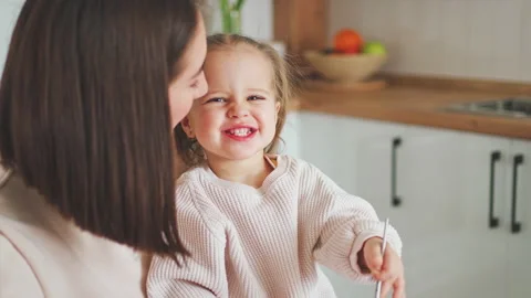 Happy Easter. Beautiful mother and daughter paint and decorate an egg. The child Vídeo Stock 236324743