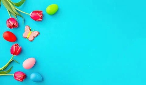 Happy Easter card template, flat lay. Easter egg, tulips and season decoratio Stock Photos