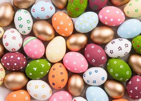 Happy easter! Closeup Colorful Easter eggs background. Happy family preparing 스톡 사진