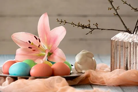 Happy easter colored eggs with flower and branch Foto stock