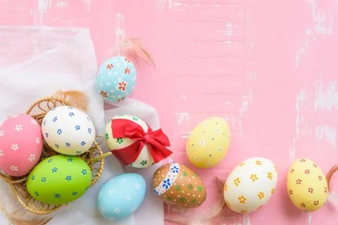 Happy easter! Colorful of Easter eggs tied with red ribbon in nest with paper Stock Photos