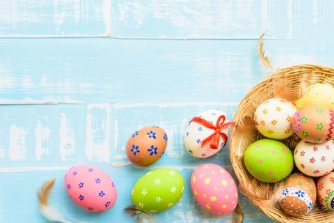 Happy easter! Colorful of Easter eggs in nest on pastel color bright green an Stock Photos