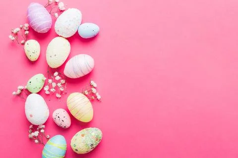 Happy Easter composition. Easter eggs on colored table with gypsophila. Natur Stock Photos