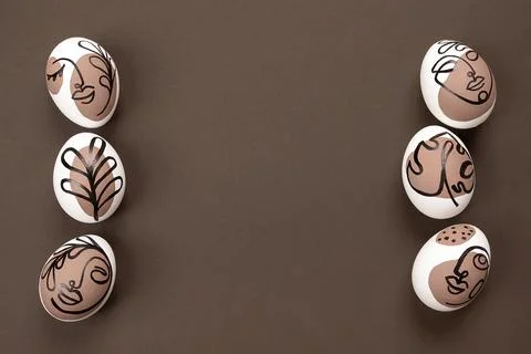 Happy Easter concept. Surreal faces on eggs on brown background. Art und Onli 스톡 사진