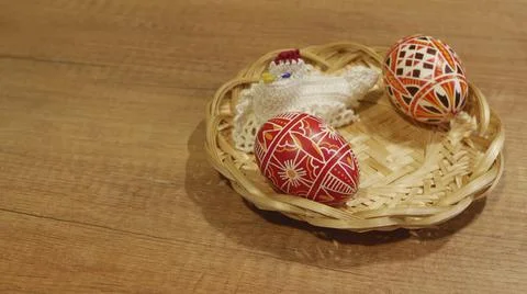 Happy Easter. Congratulatory easter background. Easter eggs and chicken Foto stock