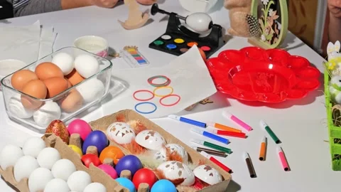 Happy easter creative DIY. Painting eggs with brushes, felt tip pens. Stock Footage 163980310