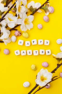 Happy Easter. Cubes with text on yellow background. Spring brunches with whit Stock-Fotos