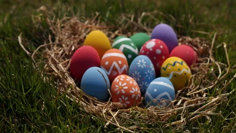 Happy Easter Day. Easter eggs on green grass background, Dolly shot. Stock Footage 148989333