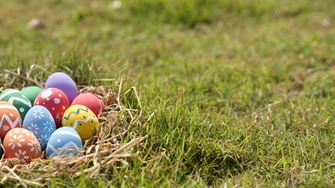 Happy Easter Day. Easter eggs on green grass background, Dolly shot. Stock Footage 148989678