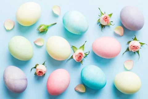 Happy Easter. Easter eggs on colored table with yellow roses. Natural dyed .. Stock Photos