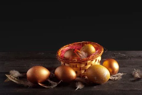 Happy easter! Easter eggs on wooden background Foto stock
