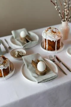 Happy Easter! Easter festive spring table setting decoration Stock Photos